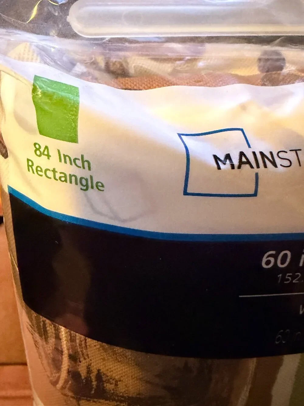 MAINSTAYS VINYL RECTANGLE TABLECLOTH - 60X84 (BRAND NEW)